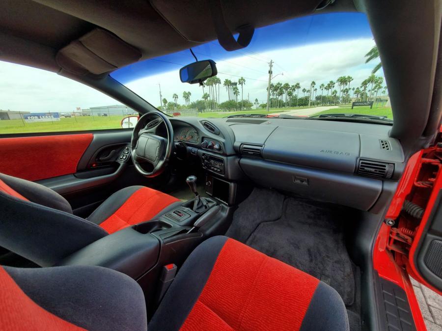 Торпедо Chevrolet Camaro SS (1710) 1996 года  (фото 64 из 101)
